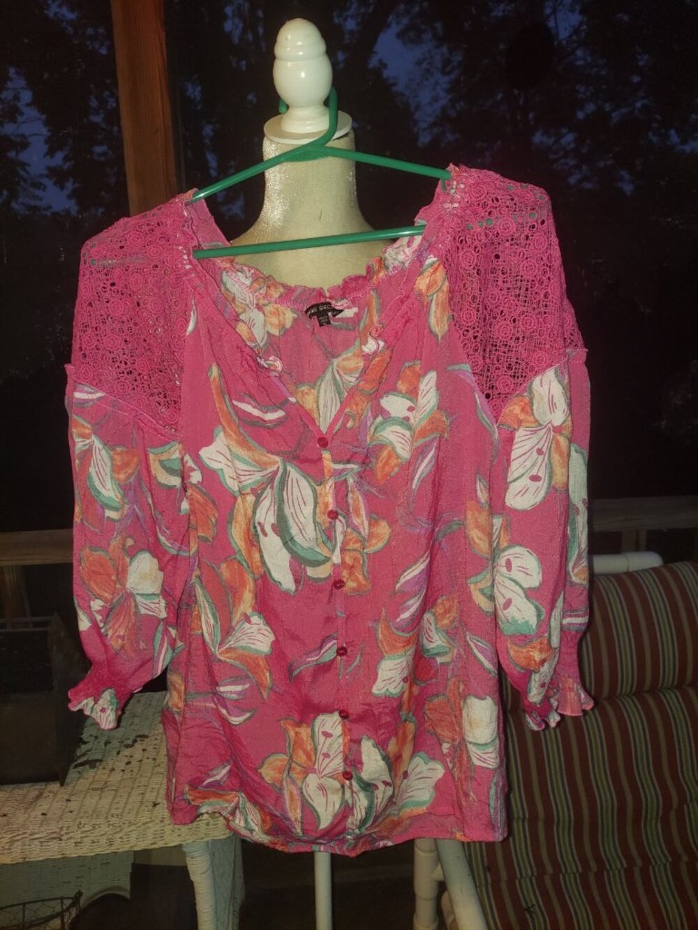 Vintage Womans Unique Spectrum brand Floral Blouse Crochet Lace Trim size XL
